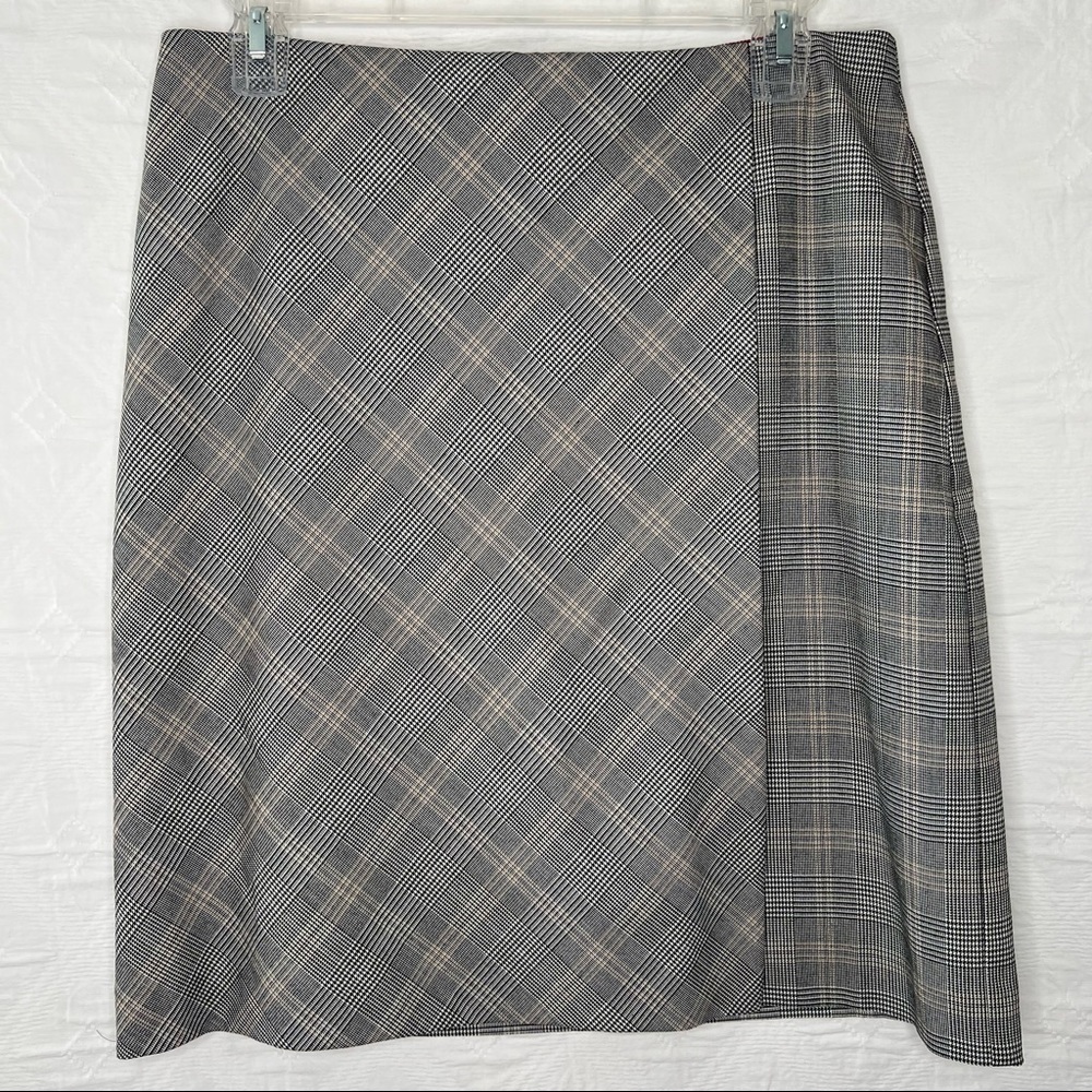 ! Talbots Plaid Wrap Skirt . Size 6